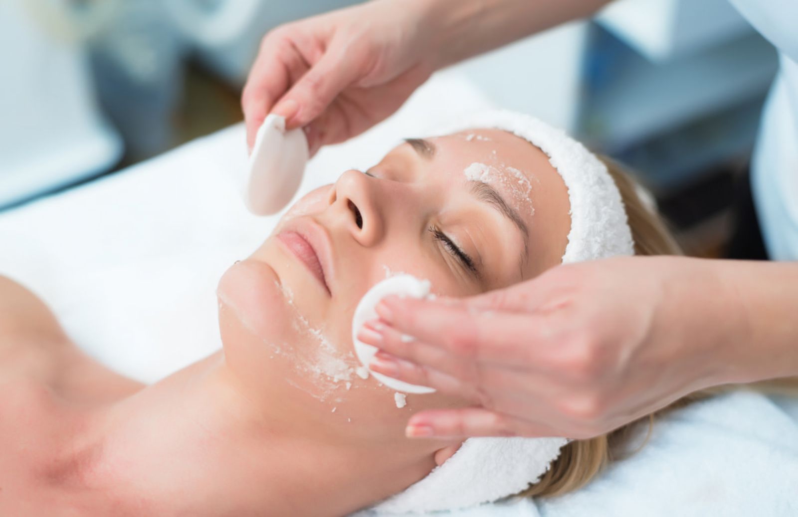 Gommage per il viso e il corpo: cos'è e quali prodotti usare