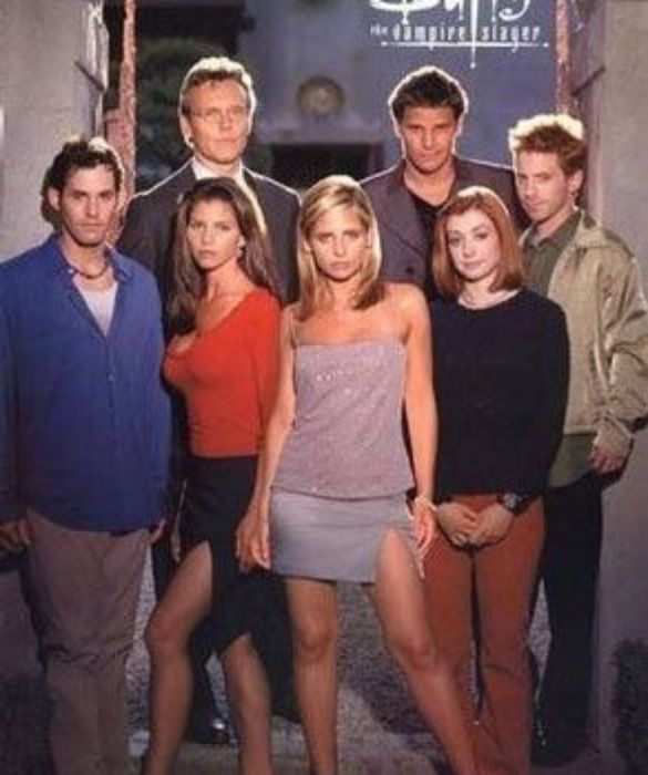 <p>Dopo pi&ugrave; di 20 anni dalla messa in onda del primo episodio della serie, le voci di un possibile ritorno si sono fatte sempre pi&ugrave; insistenti. Angel e Buffy torneranno? Al momento non sono emerse novit&agrave;.</p>
