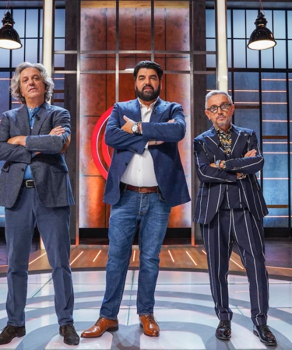 <p><strong>Masterchef</strong> &egrave; il reality cooking pi&ugrave; popolare degli ultimi anni. Ma &egrave; anche uno dei pi&ugrave; autorevoli: prova ne sono sia i giudici -&nbsp;abili cuochi del panorama contemporaneo -&nbsp;che gli ospiti: spesso e volentieri <strong>chef o pasticceri di fama mondiale</strong> protagonisti delle <strong>prove pi&ugrave; temute</strong>.&nbsp;Che, infine, i <strong>finalisti di Masterchef</strong>, i quali, se non possono essere considerati chef professionisti, poco ci manca. Date le premesse, di <strong>ricette difficili</strong>, nelle ben 10 stagioni del programma, ce ne sono state. Che ne dite di fare una sorta di classifica dei migliori piatti di Masterchef in termini di difficolt&agrave;? Eccoli di seguito!</p>
