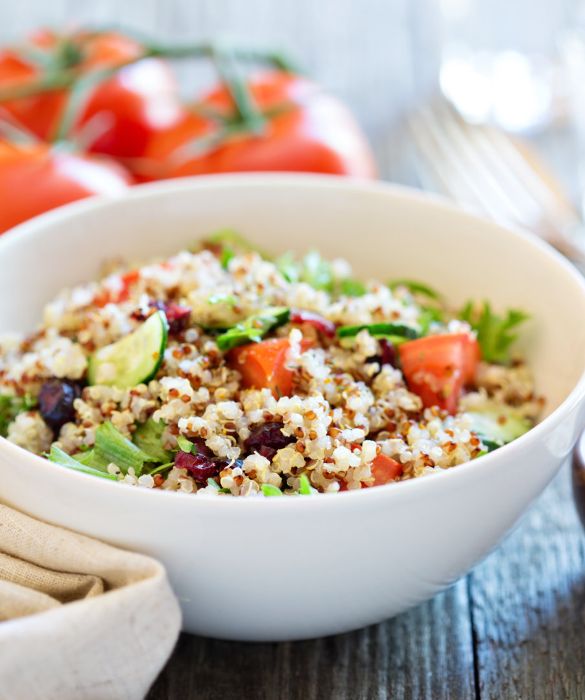 <p>La <strong>scoperta della quinoa in Occidente</strong> &egrave; stata un toccasana per i Paesi del Sudamerica che la producono? Tutt&rsquo;altro. In <strong>Bolivia </strong>fino al 2000 era un cibo povero, con un prezzo di circa 50 centesimi di dollaro al chilo. Nel 2014 era arrivato a 8 dollari al chilo, <a href=