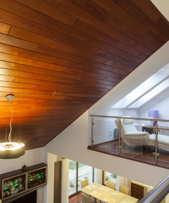 In una situazione open space, la mansarda con vista sul resto della casa è un dettaglio lussuoso, elegante, che non rinuncia però alla privacy di uno spazio ristretto: utilizzare la mansarda come zona di svago o studio è un modo intelligente di sfruttare un'area ridotta in cui dare sfogo alla propria creatività.