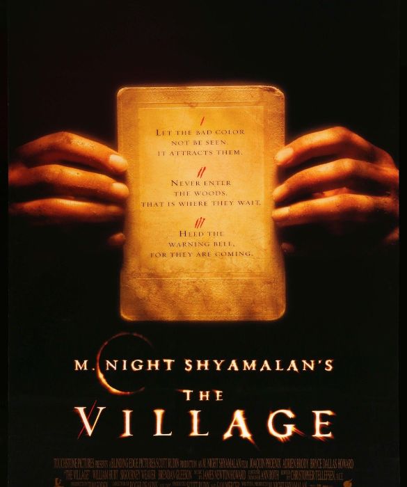 <p>Ambientato in un villaggio della Pennsylvania del XIX secolo, costretto all&rsquo;isolamento perch&eacute; circondato da un foresta infestata da mostruose creature, The Village non sar&agrave; il film pi&ugrave; riuscito di M. Night Shyamalan. Ma non si pu&ograve; dire lo stesso del colpo di scena finale.</p>
